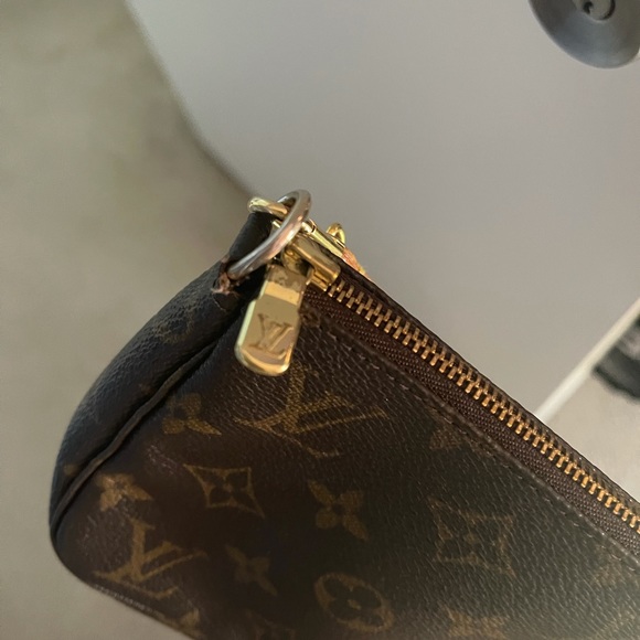 100% AUTHENTIC LOUIS VUITTON POCHETTE - Picture 6 of 9
